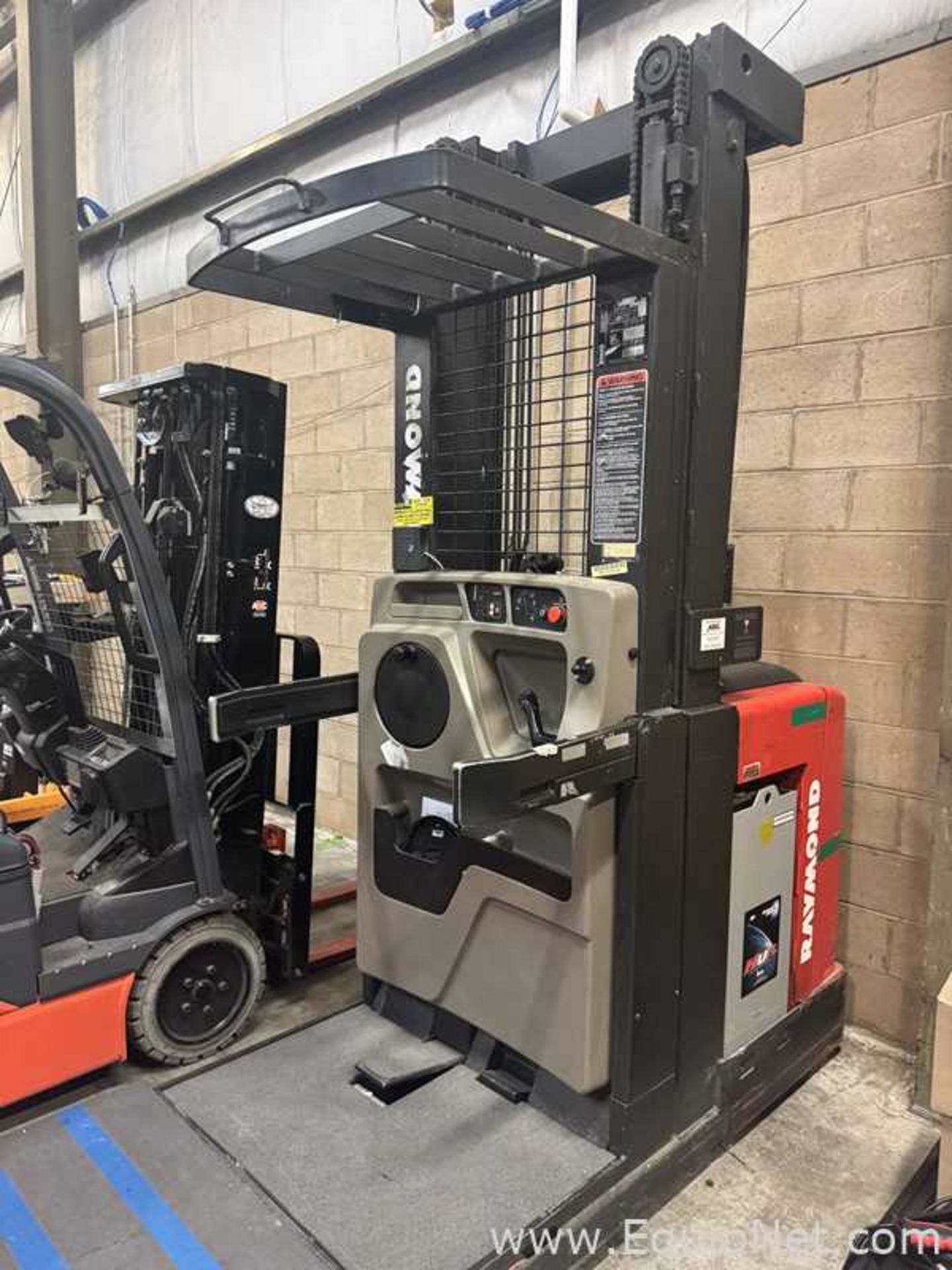 Raymond EASI-OPC30TT Forklift Truck