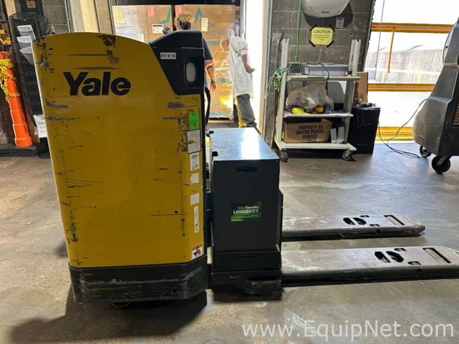 Yale MPR080LVGN24T2748 Motorized Pallet Jack With Charger - Image 3 of 6