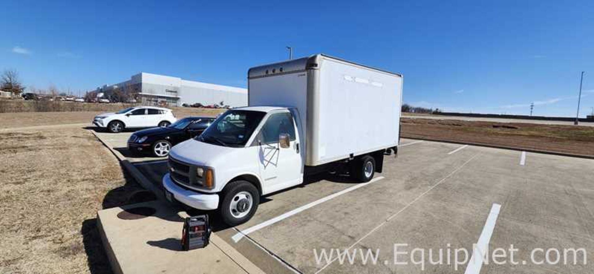 2002 Chevrolet Cube Van With An Electric Lift Gate -Not Hydraulic - Image 2 of 7