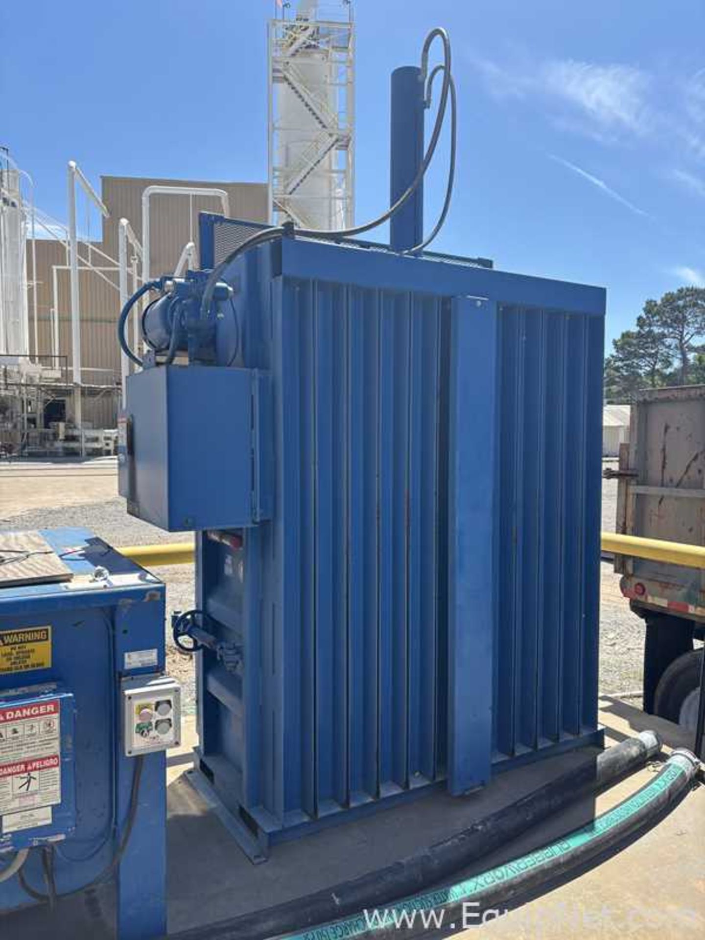 J.V Manufacturing VB-72-B Vertical Baler
