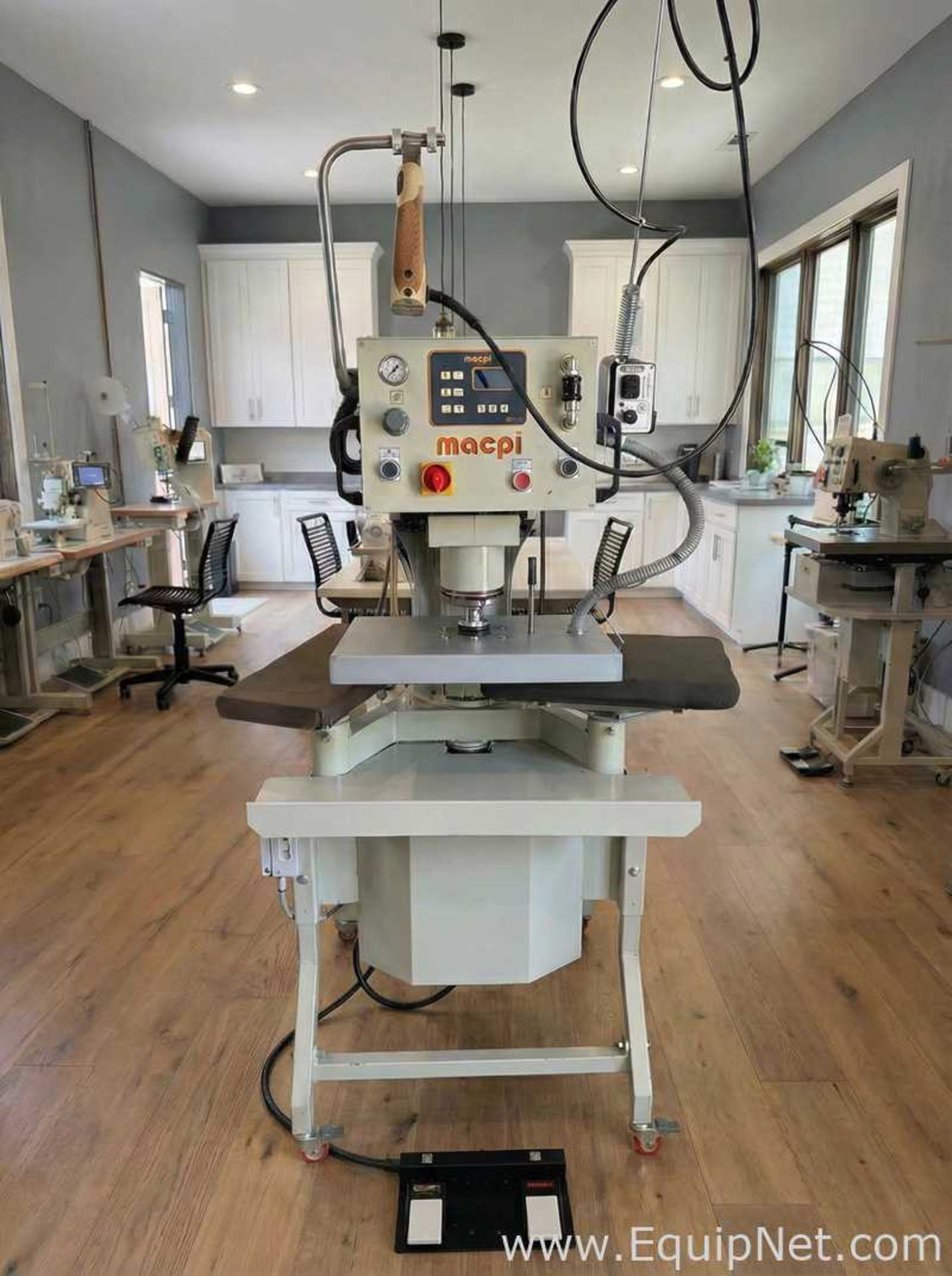 Macpi s.p.a. 346.37 Double Vacuum Shapes Flat Bonding Press