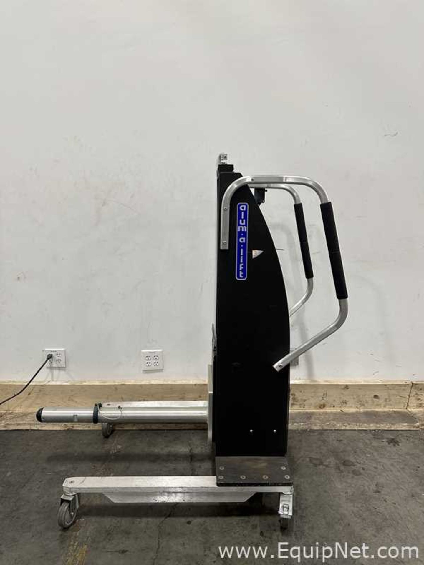 Alum A Lift 275 LBS Battery Operated Lift - Image 4 of 8