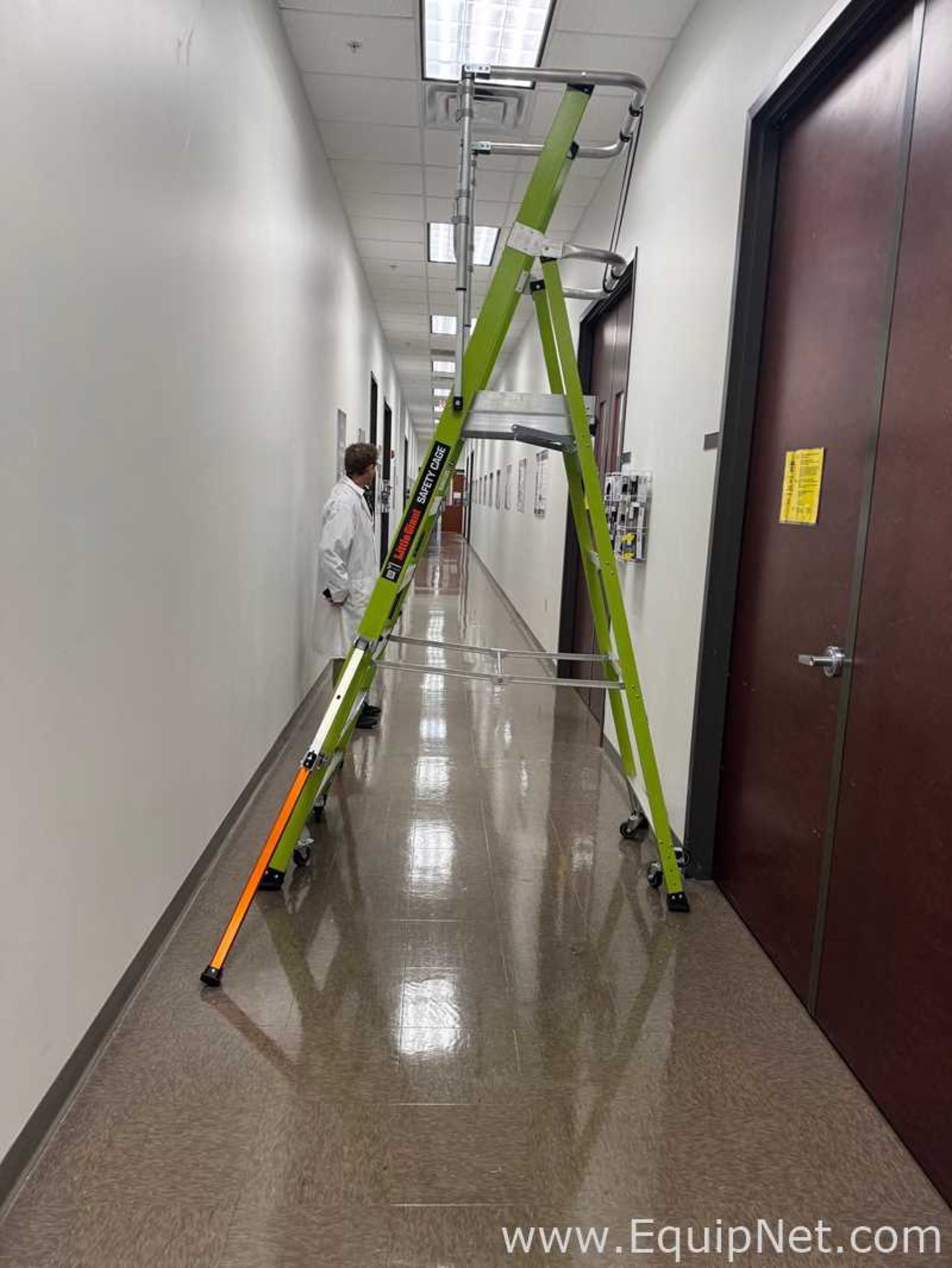 Little Giant 19708-146 Safety Cage 2.0 Platform Ladder With Adjustable Outriggers - Image 2 of 5