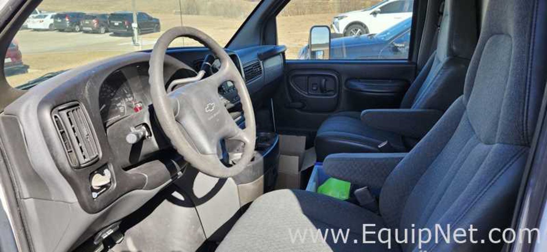 2002 Chevrolet Cube Van With An Electric Lift Gate -Not Hydraulic - Image 6 of 7