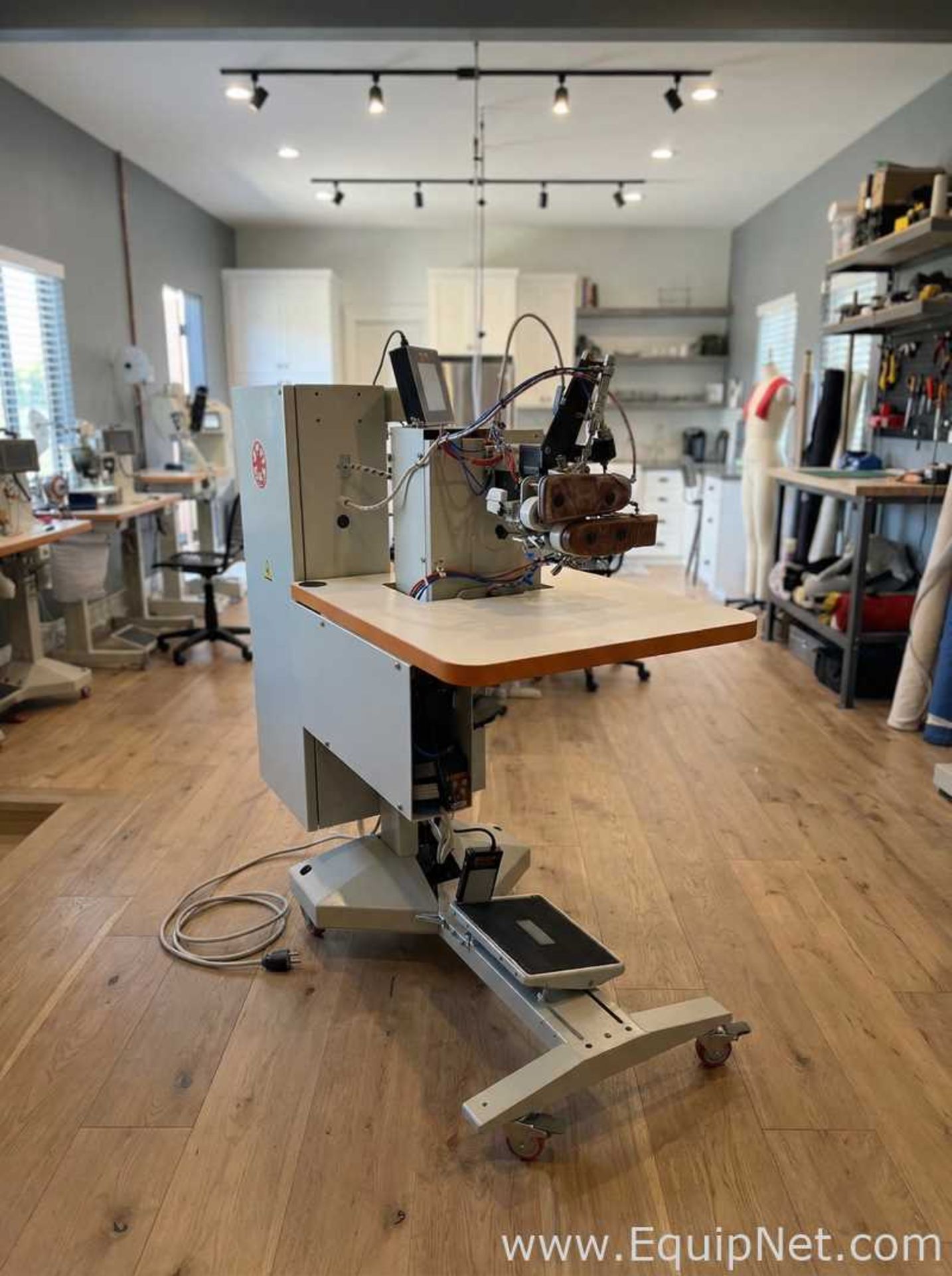 Macpi s.p.a 335.49 Edge Fold-over Hemming Machine - Image 2 of 9