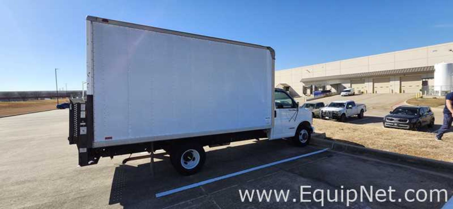 2002 Chevrolet Cube Van With An Electric Lift Gate -Not Hydraulic - Image 3 of 7