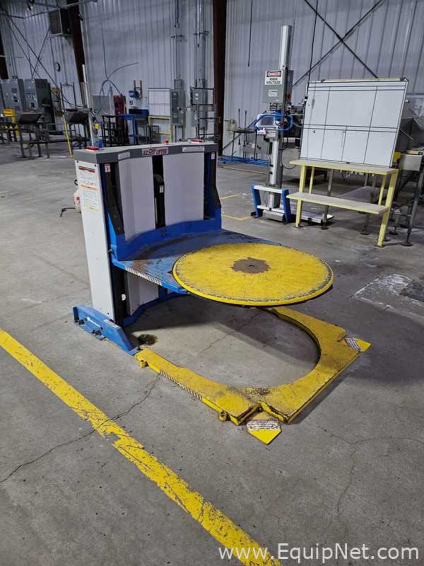 Bishamon lndustries Corporation EZO-25E-3S Lift