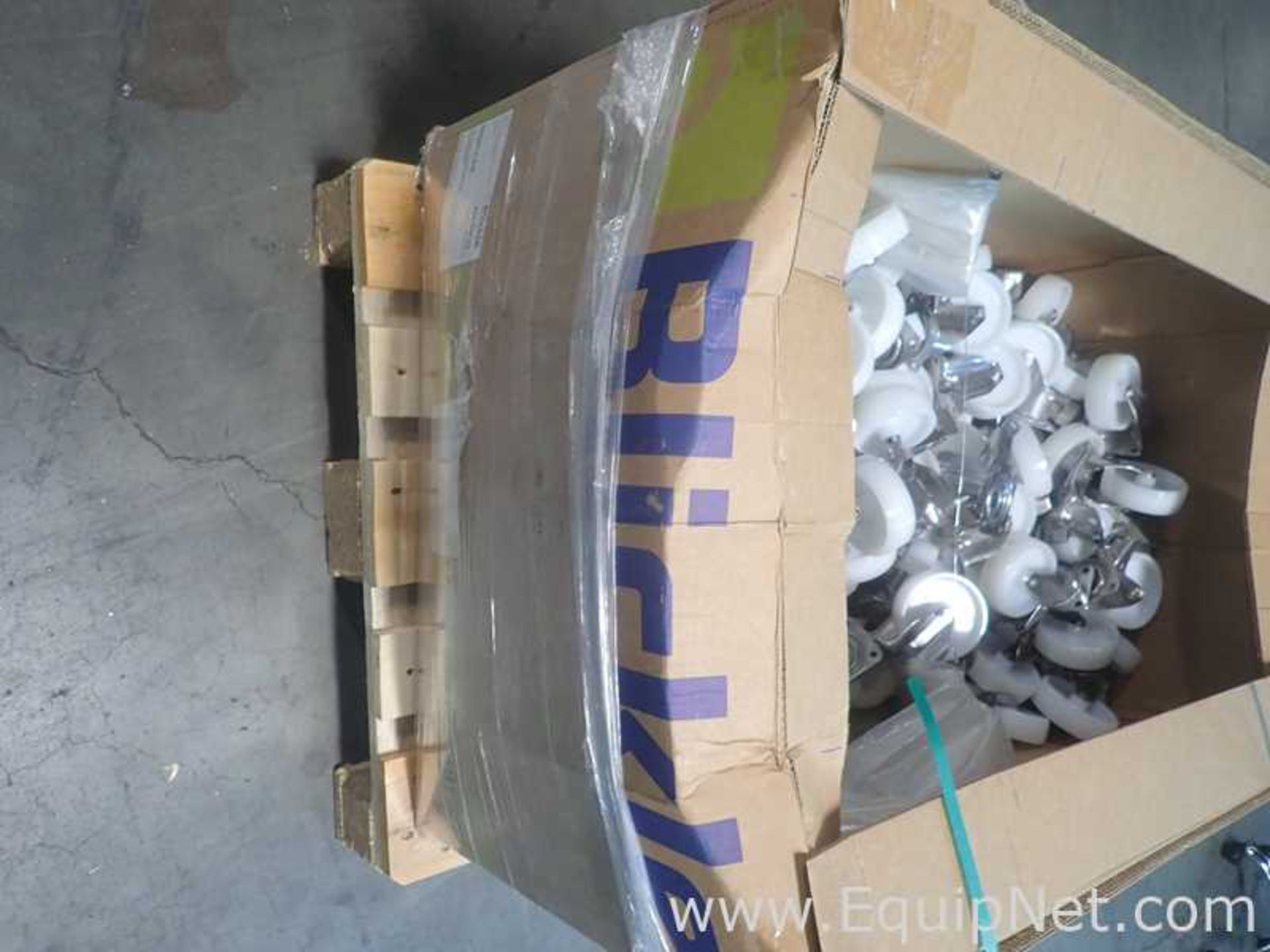 Lot of Approximately 80 Nylon White Castors, 140x40 mm - Image 5 of 5