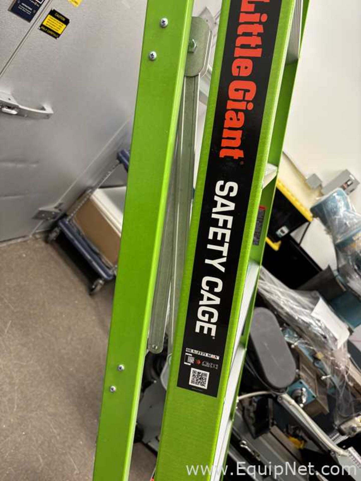 Little Giant WBB3145002 Safety Cage Platform Ladder With Wheels - Image 2 of 5