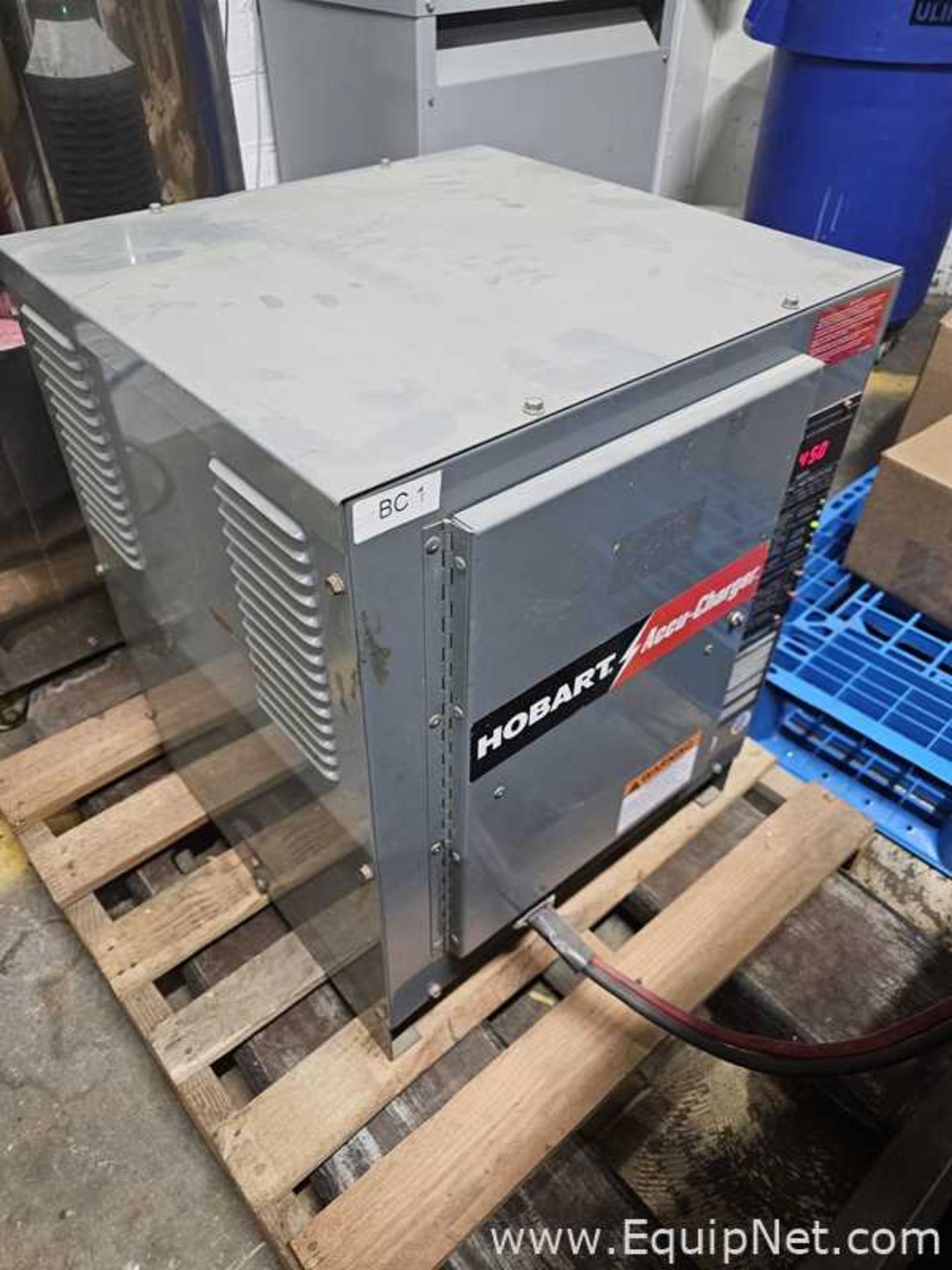 Yale MPR080LVGN24T2748 Motorized Pallet Jack With Charger - Image 5 of 6