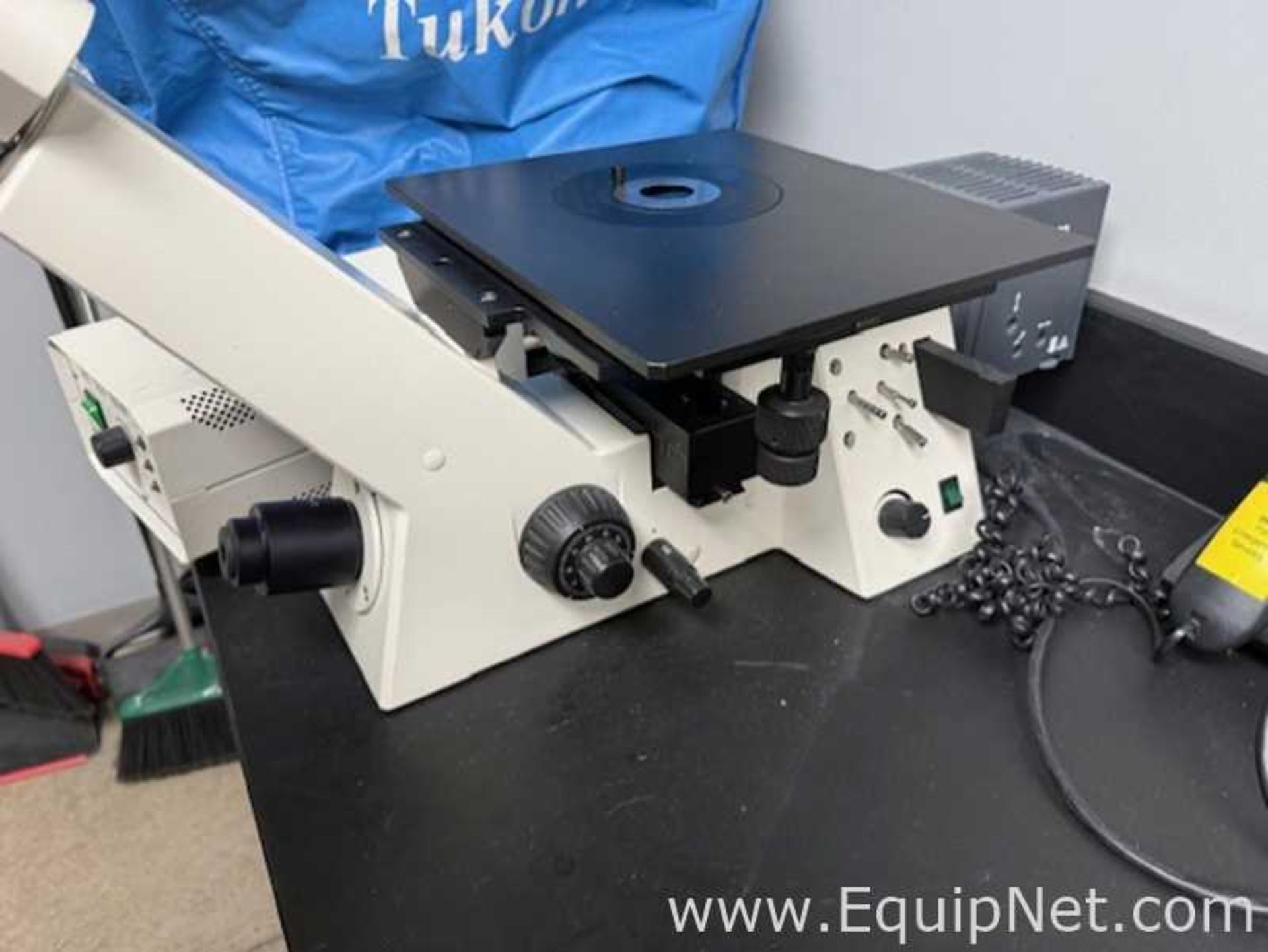 Carl Zeiss Microimaging GmbH Axiovert 40 MAT Microscope