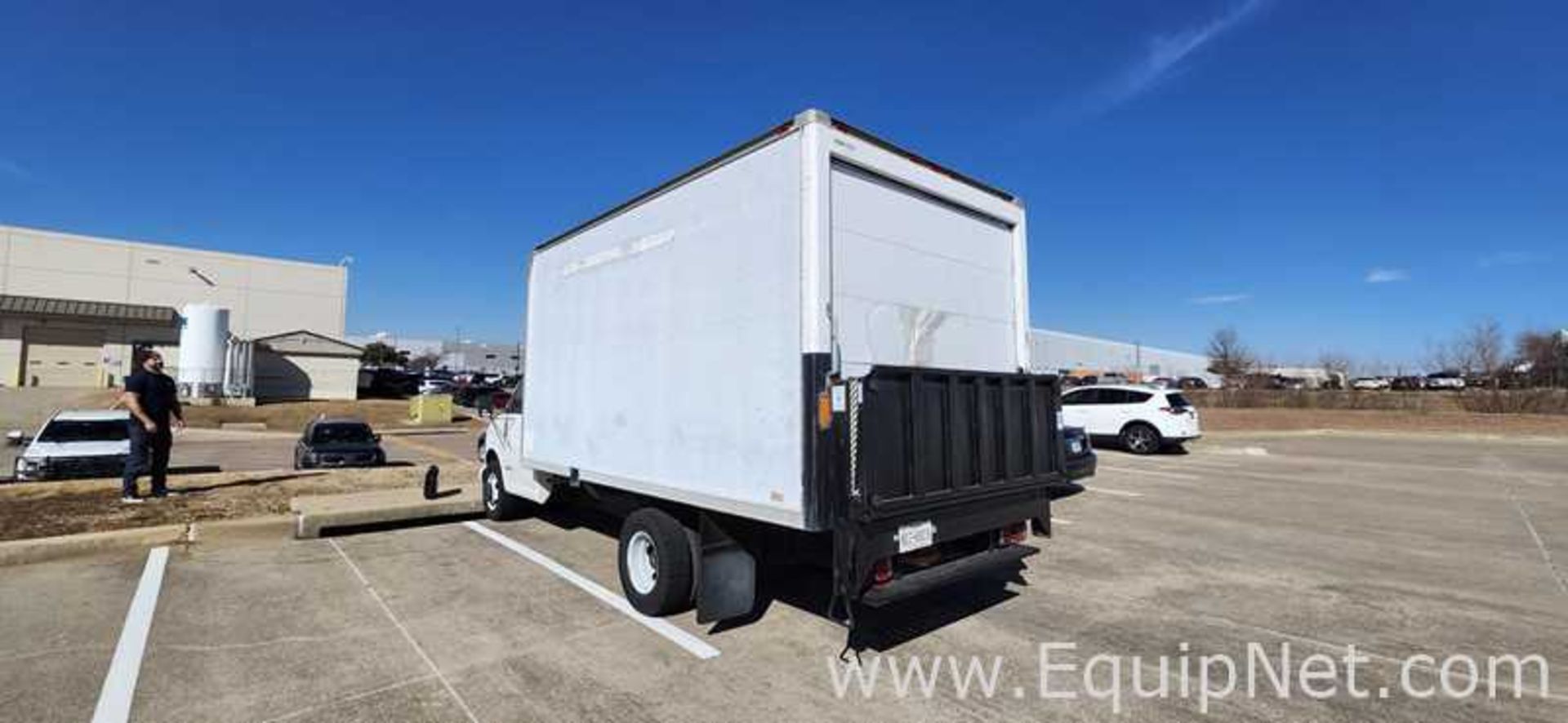 2002 Chevrolet Cube Van With An Electric Lift Gate -Not Hydraulic - Image 4 of 7
