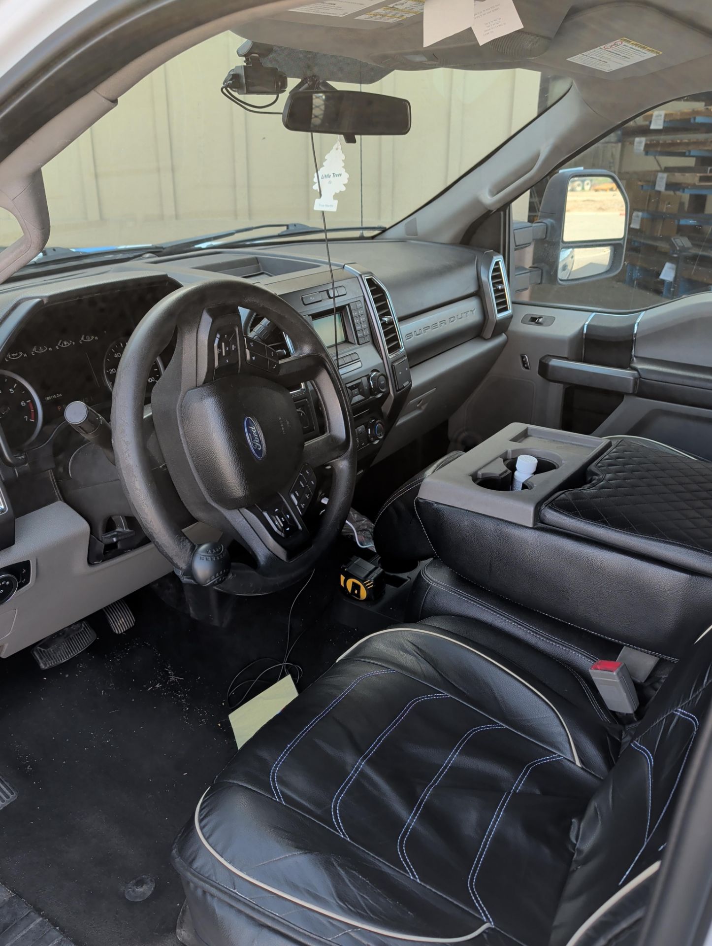 Lots 799-850 located off site in Ogden, UT | 2018 Ford F350 XLT with 85,115 mi runs and drives clean - Image 10 of 11