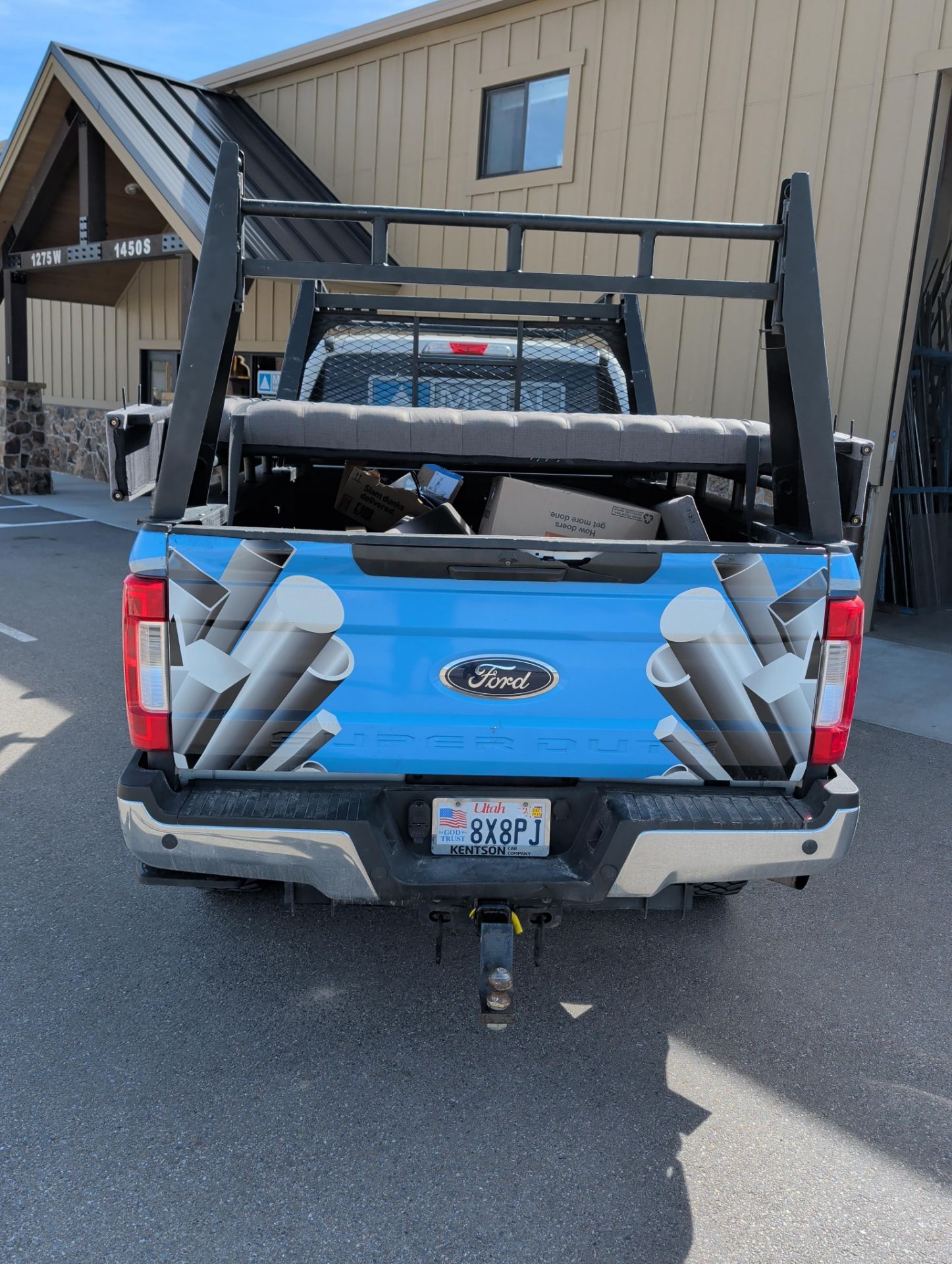 Lots 799-850 located off site in Ogden, UT | 2018 Ford F350 XLT with 85,115 mi runs and drives clean - Image 4 of 11