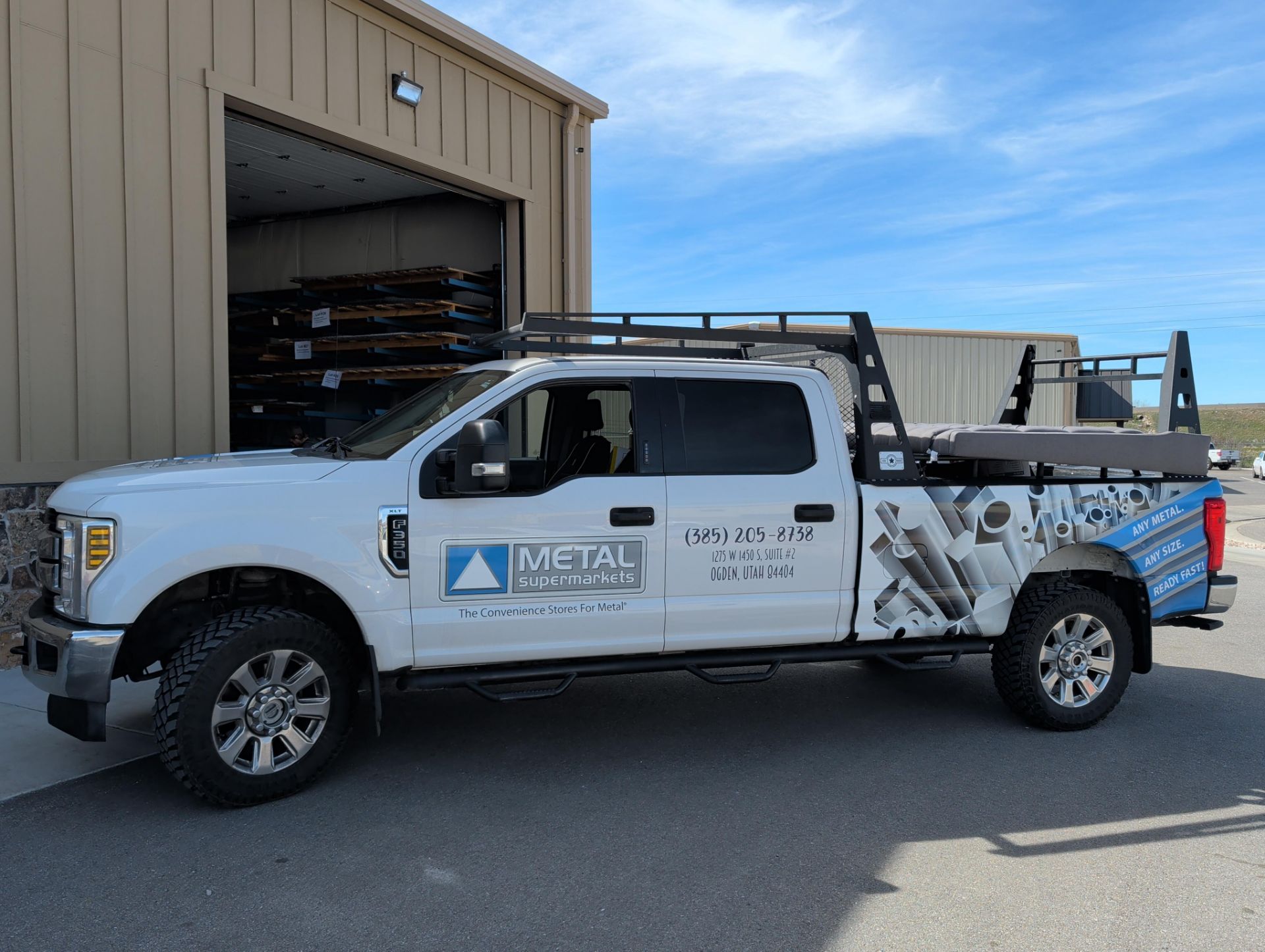 Lots 799-850 located off site in Ogden, UT | 2018 Ford F350 XLT with 85,115 mi runs and drives clean - Image 2 of 11
