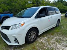 2018 Toyota Sienna Van, VIN # 5TDYZ3DC4JS963903