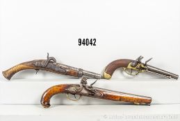 Konv. 3 teilw. stark beschädigte Pistolen, 2 x Steinschloss und Perkussion, L bis ca. ...