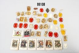 Konv. ca. 40 WHW-Abzeichen, versch. Serien und Materialien, gemischter ...