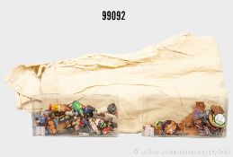 Konv. diverse WHW-Abzeichen, versch. Materialien und Serie sowie beige Leinenhose, ...