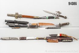 Konv. 16 überwiegend neuzeitliche Messer, teilw. mit dazugehörigen Scheiden, L bis ca. ...