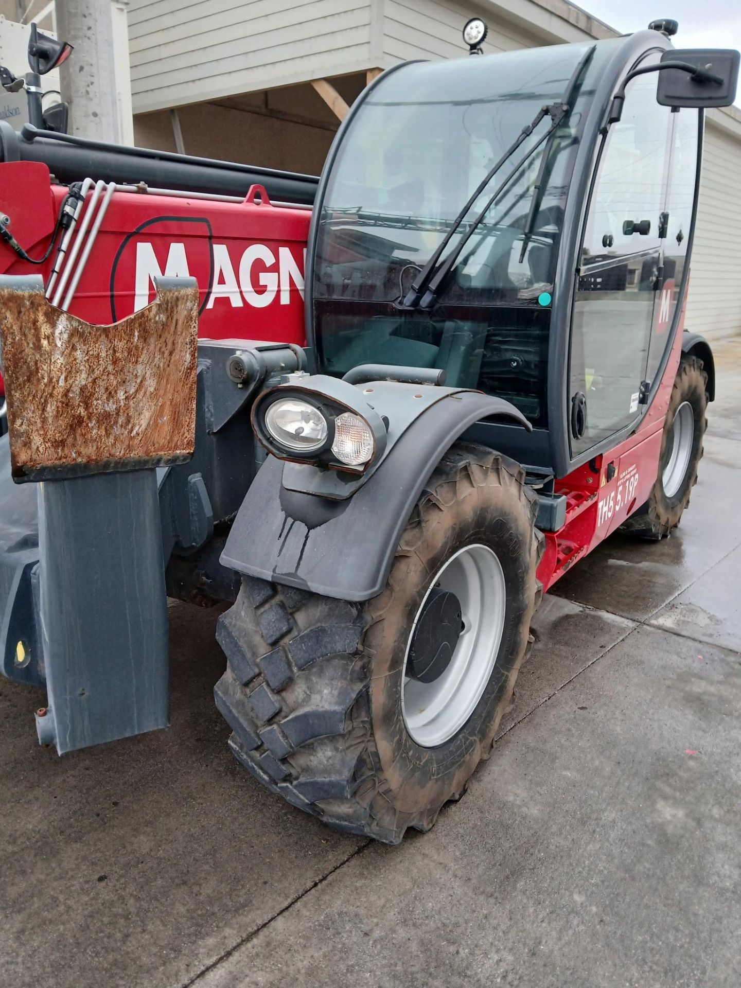 Description: The amazing and innovative Magni 5.19P Telehandler. This ...