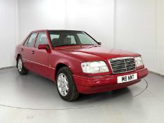 1995 Mercedes-Benz E200