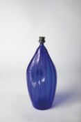 Nabelflasche aus kobaltblauem Glas