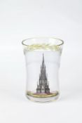 Becher mit dem Volksdenkmal auf dem Tempelhofer Berg bei Berlin