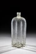 Seltene sechspassige Rippenflasche