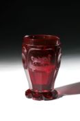 Becher mit Pferden