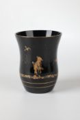 Steinglasbecher mit Chinoiserien