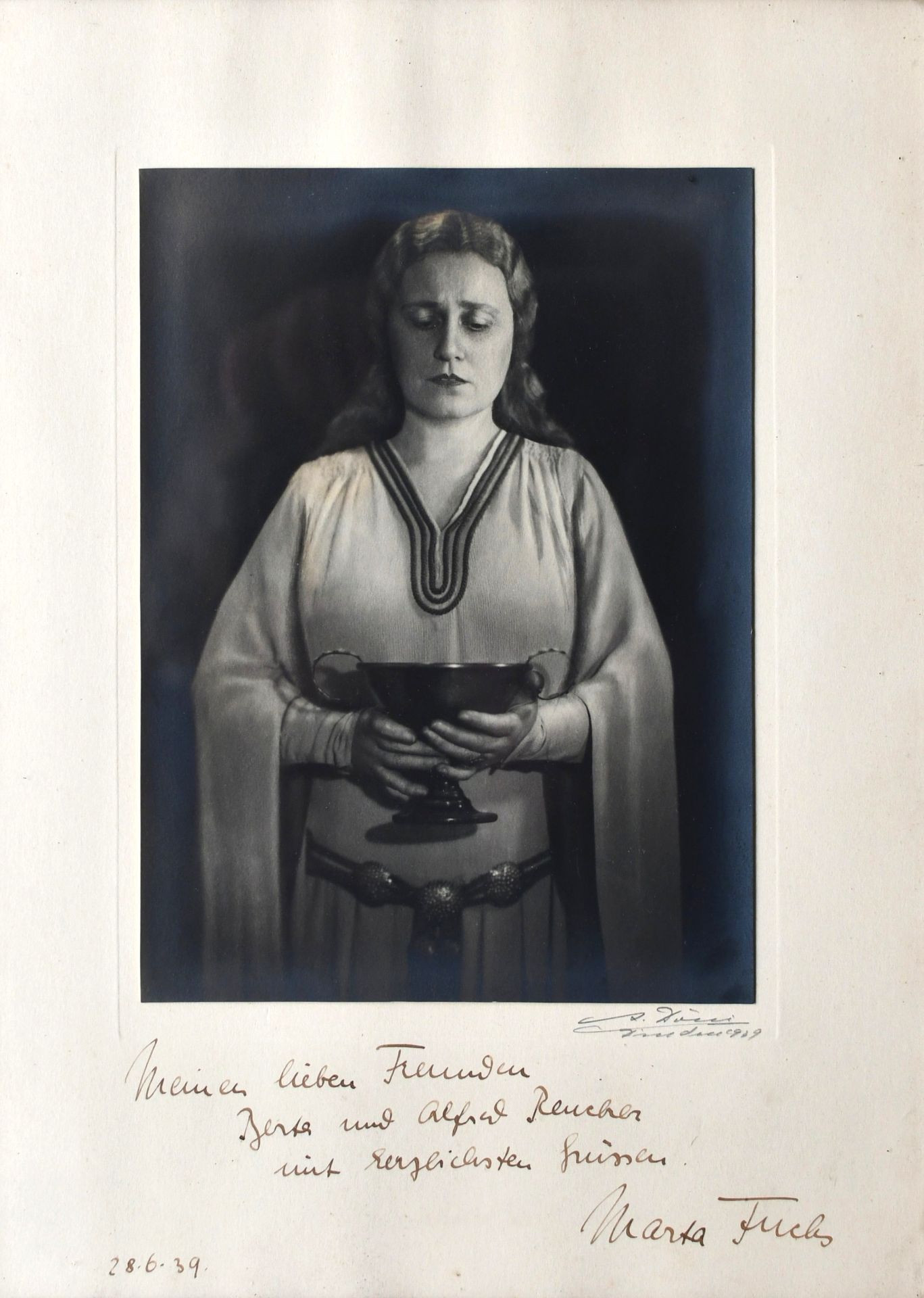 Adolf Dous | Marta Fuchs Fotografien mit eigenhändiger Widmung | Fotografie | 1933-39 - Bild 3 aus 8