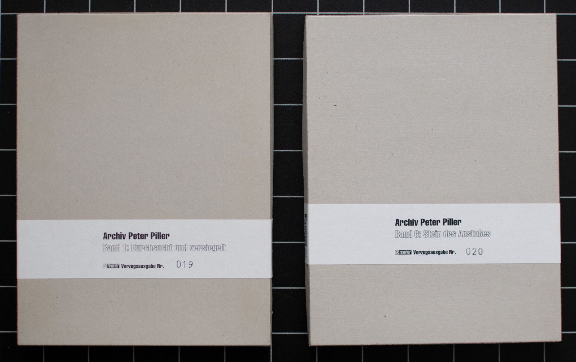 Peter Piller | Archiv Peter Piller Band 1 und 6 | Zeitungsausschnitt und Buch | 2001/2002 - Bild 3 aus 6