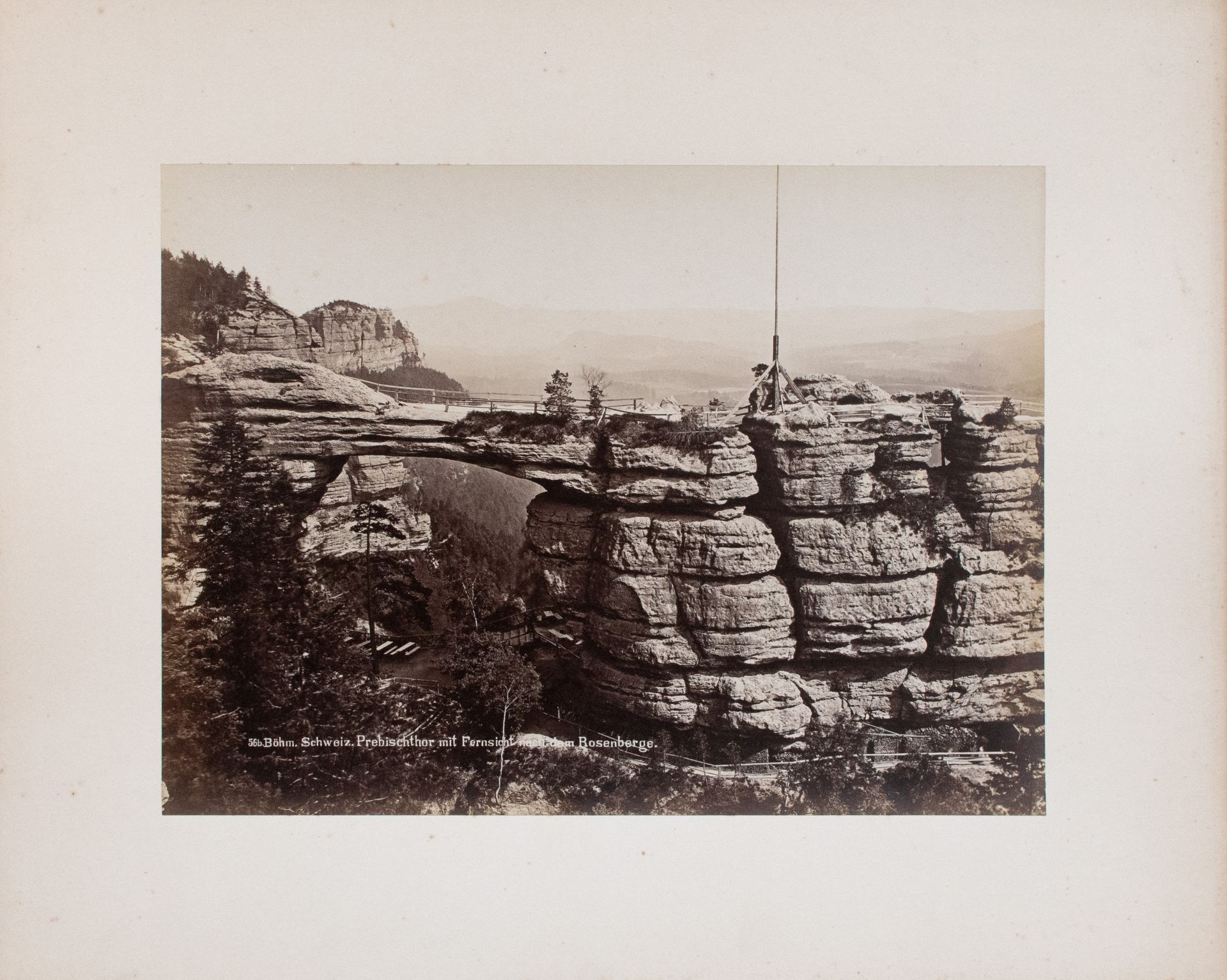Friedrich und Ottilie Brockmann | Das Prebischtor nach dem Rosenberge | Fotografie | Um 1880