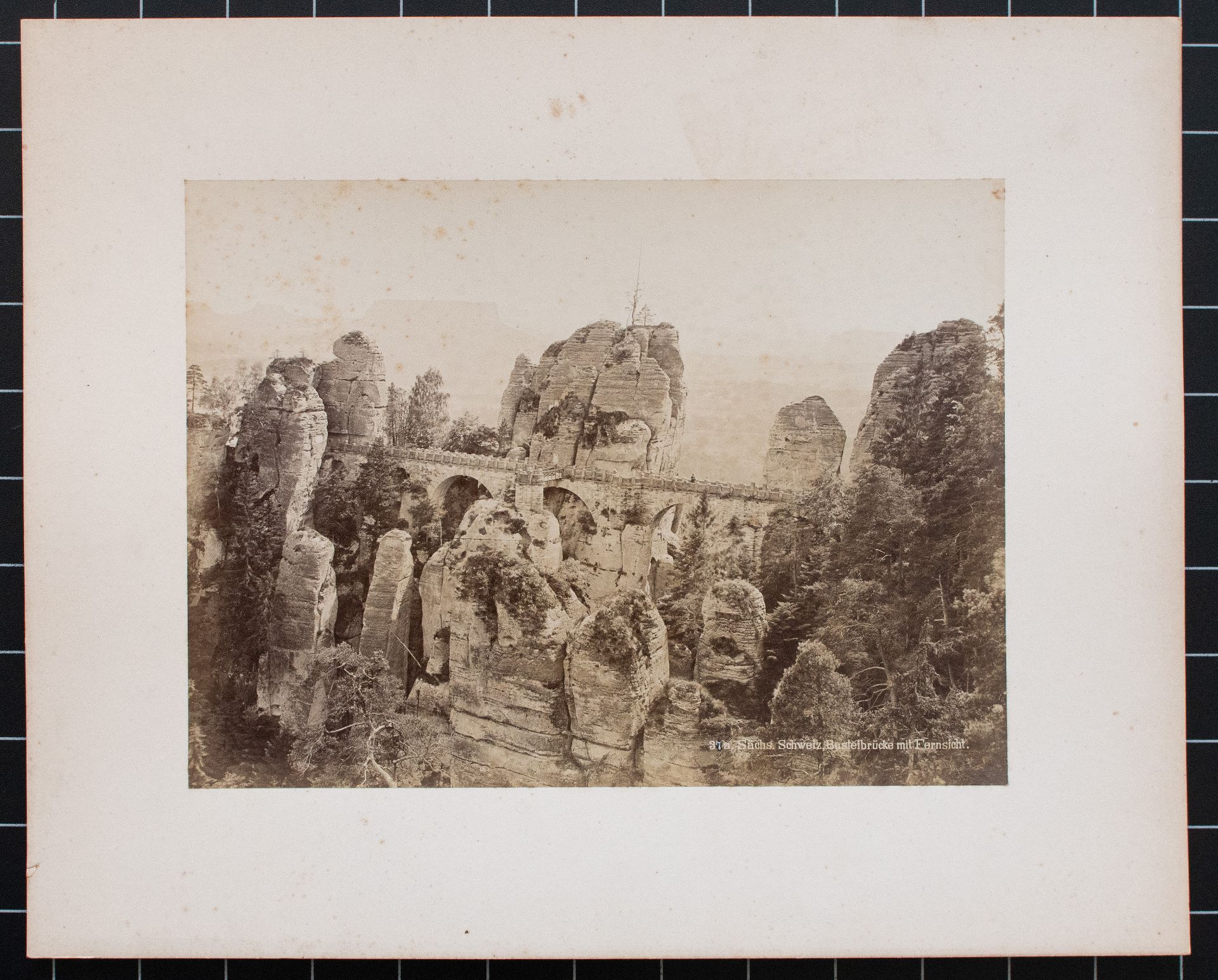 Friedrich und Ottilie Brockmann | Basteibrücke | Fotografie | Um 1880 - Bild 3 aus 3