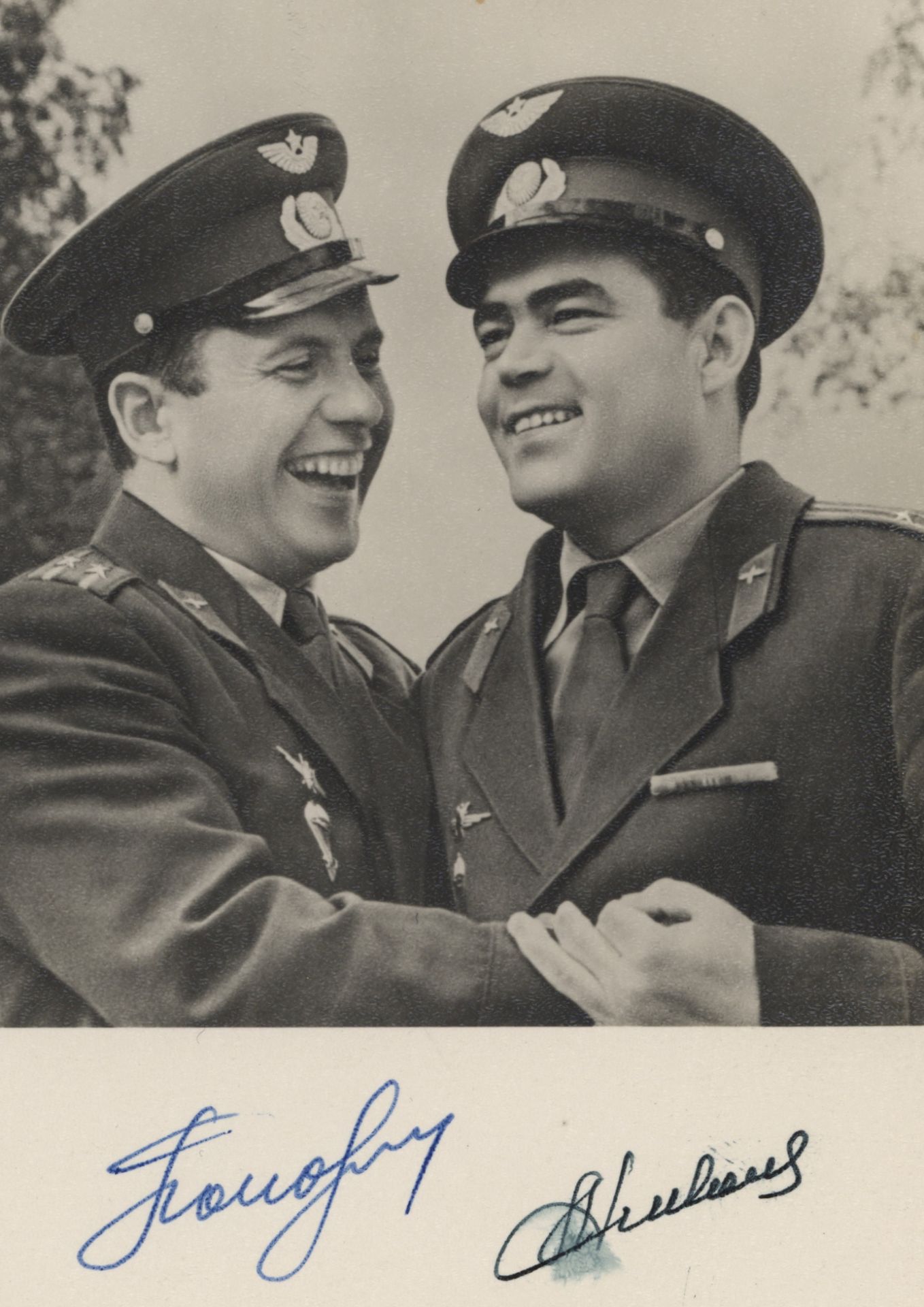 Kosmonauten Nikolajew und Popowitsch | Gruppenbild mit Autogrammen | Fotodruck | 1965 - Bild 2 aus 4