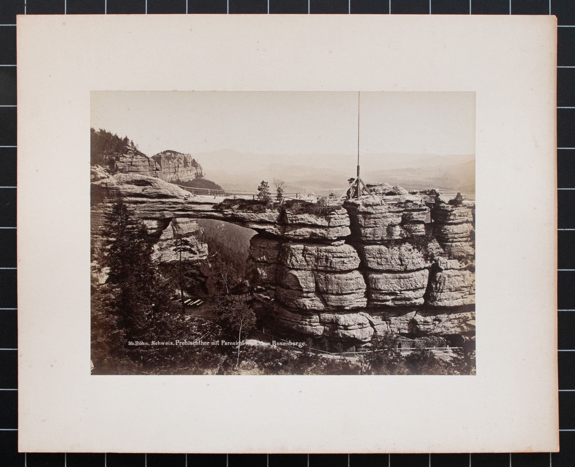 Friedrich und Ottilie Brockmann | Das Prebischtor nach dem Rosenberge | Fotografie | Um 1880 - Bild 3 aus 3