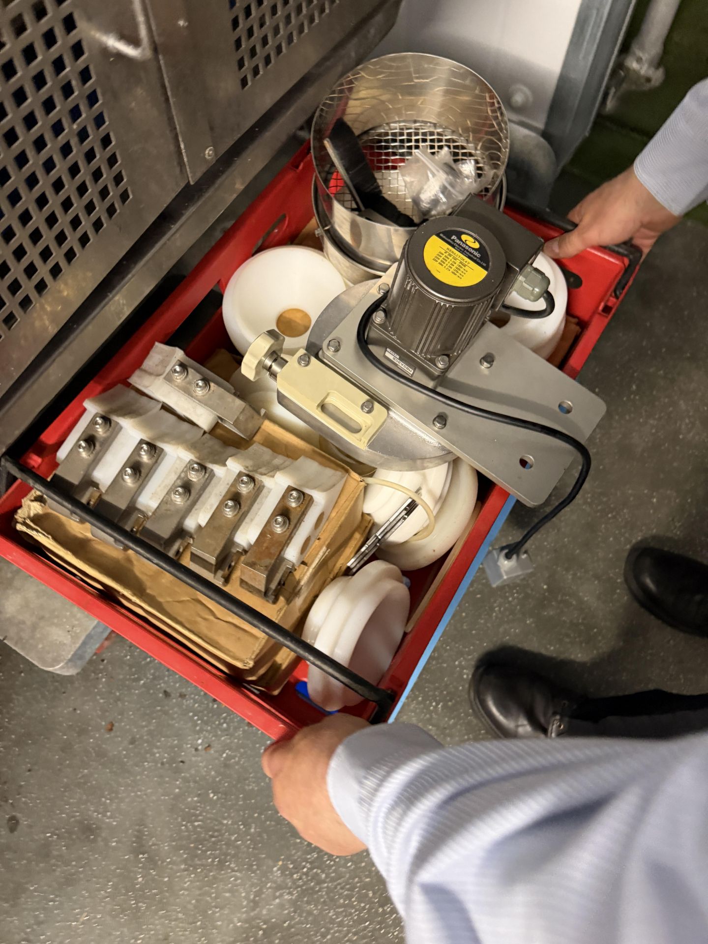 RHEON KN400 ENCRUSTING MACHINE. + SPARES + MANUAL - Image 4 of 6