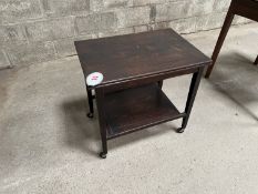 NO VAT Whelled table