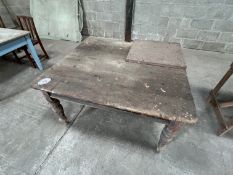 NO VAT Dining table
