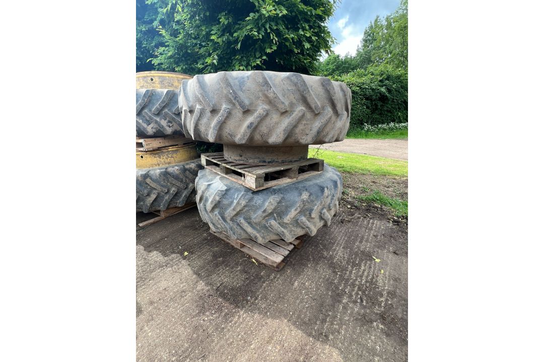 Stocks dual wheels & tyres 20.8R42 - Image 1 of 3
