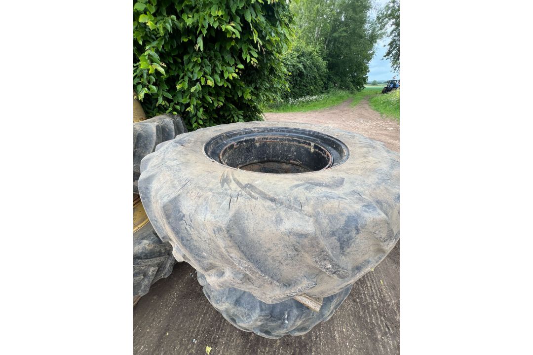Stocks dual wheels & tyres 20.8R42 - Image 2 of 3