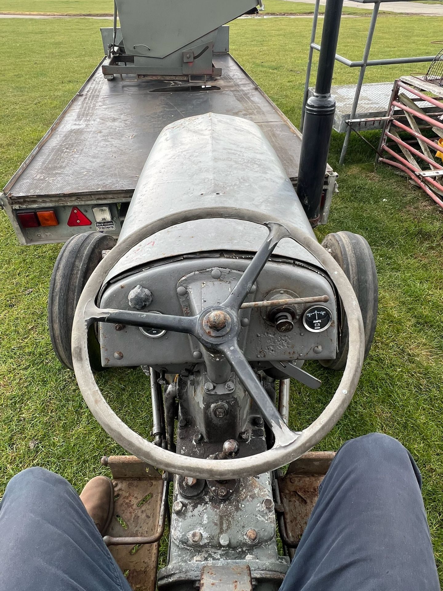 NO VAT 1957 Grey Massey Ferguson Tractor - Image 4 of 9