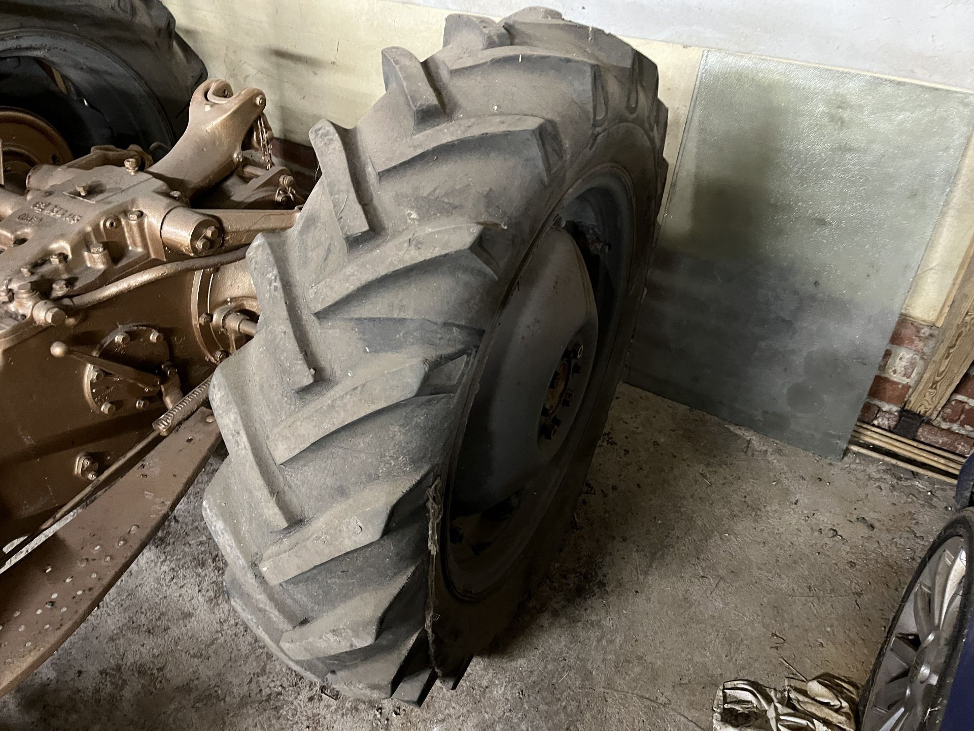 NO VAT Massey Ferguson Goldseal tractor, rebuilt engine, unfinished project - Image 3 of 5