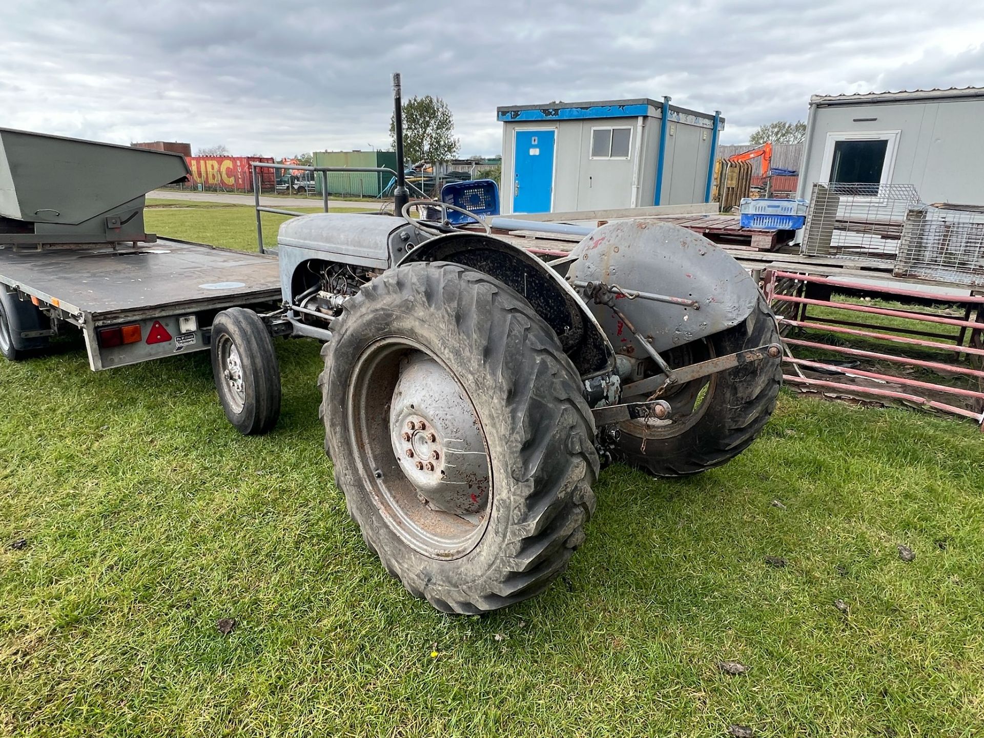 NO VAT 1957 Grey Massey Ferguson Tractor - Image 5 of 9