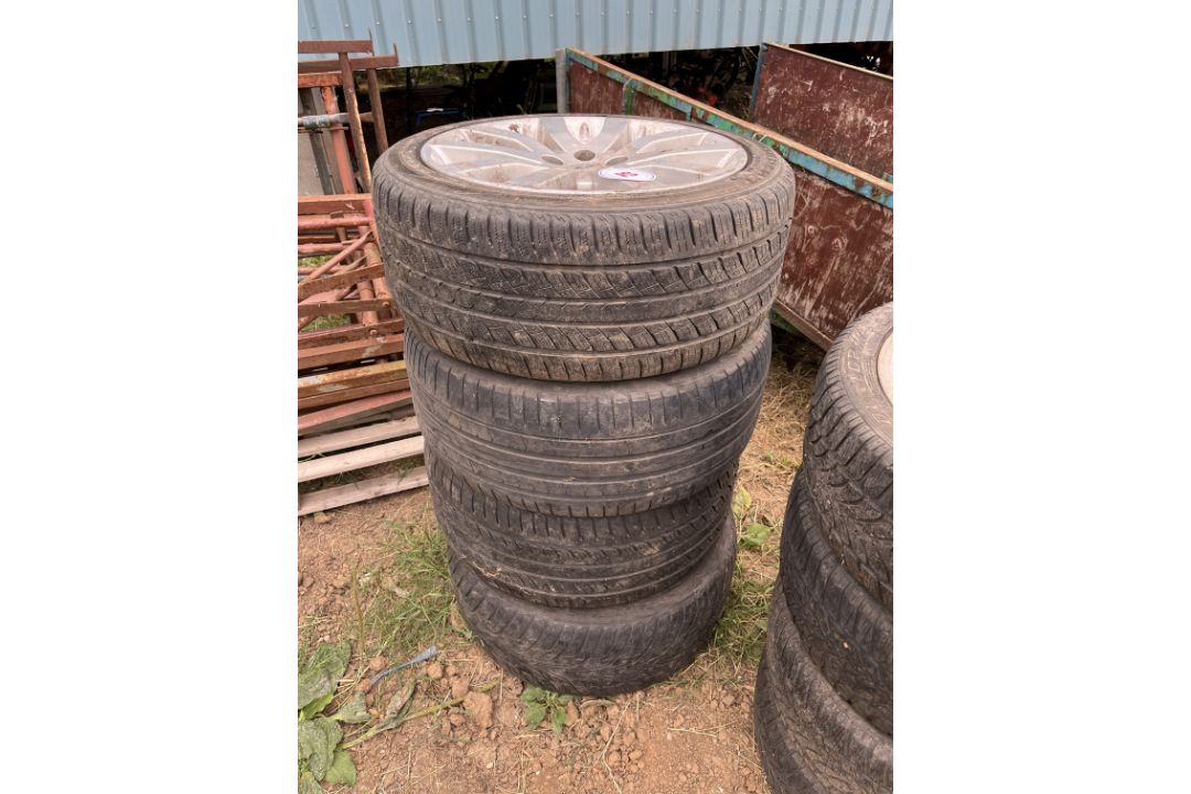 4 Landrover wheels & tyres 275/40R20 - Image 1 of 2