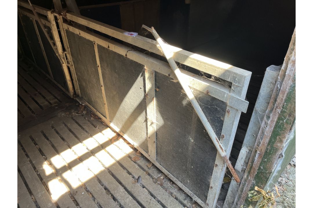 8 of 6' x 3' pig gates - Image 1 of 2