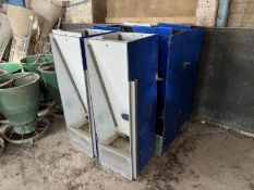 6 Single place pig feeders