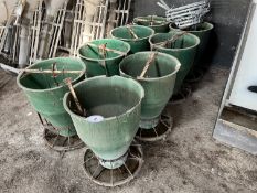 8 round pig feeders