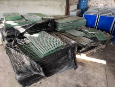 4 pallets of plastic slats